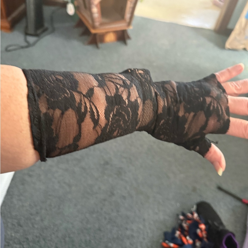Elegant Black Lace Fingerless Gloves